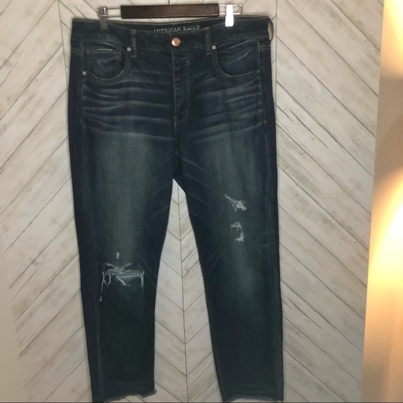 American Eagle distressed Tom girl jean